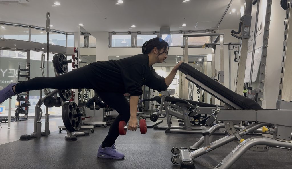 シングルルーマニアンデットリフト　間違えたフォーム　膝が前に出る