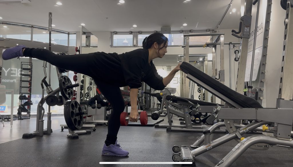 シングルルーマニアンデットリフト　　　
正しいフォーム