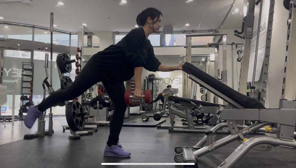 シングルルーマニアンデットリフト　　　
正しいフォーム