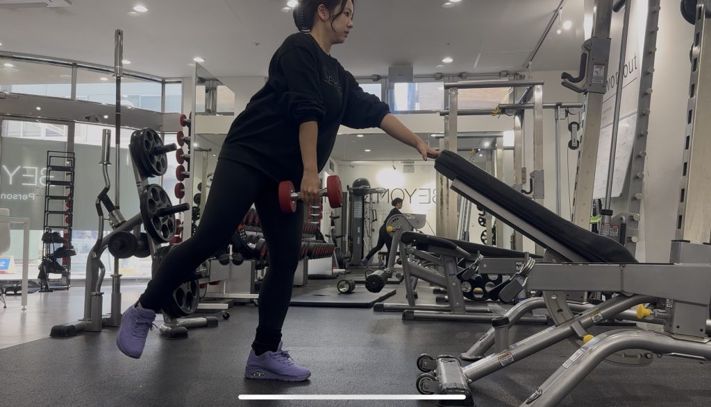 シングルルーマニアンデットリフト　　　
正しいフォーム