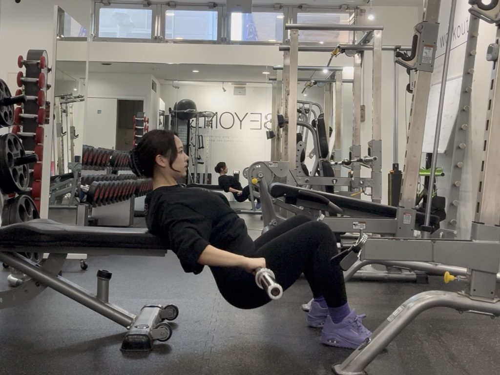 お尻を途中までおろす ヒップスラスト