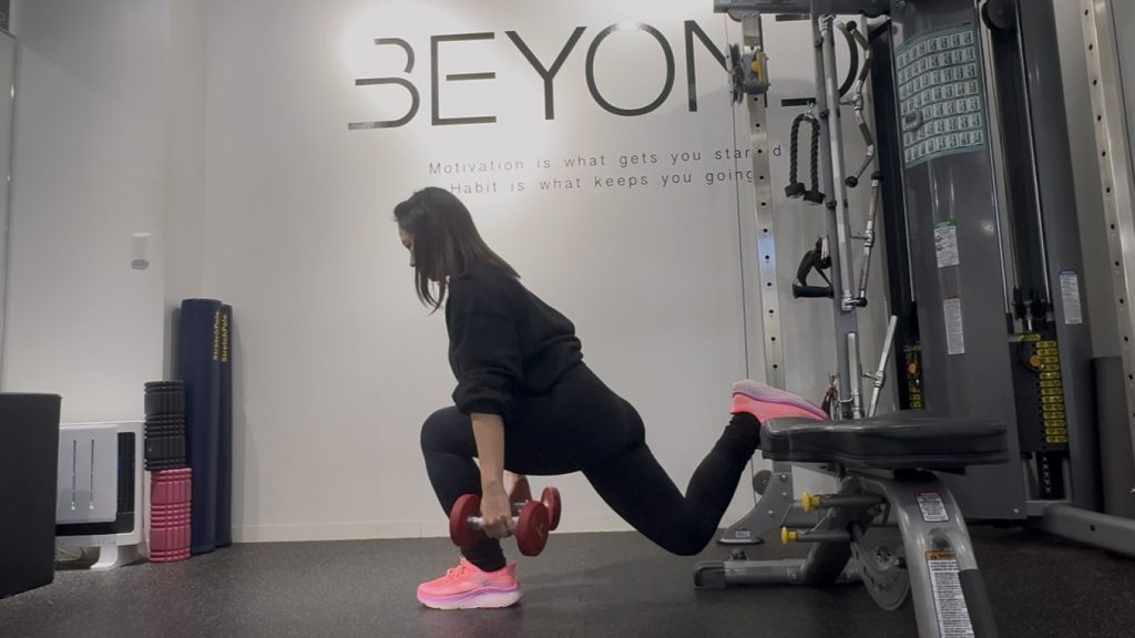 ブルガリアンスクワット　やり方　しゃがむ